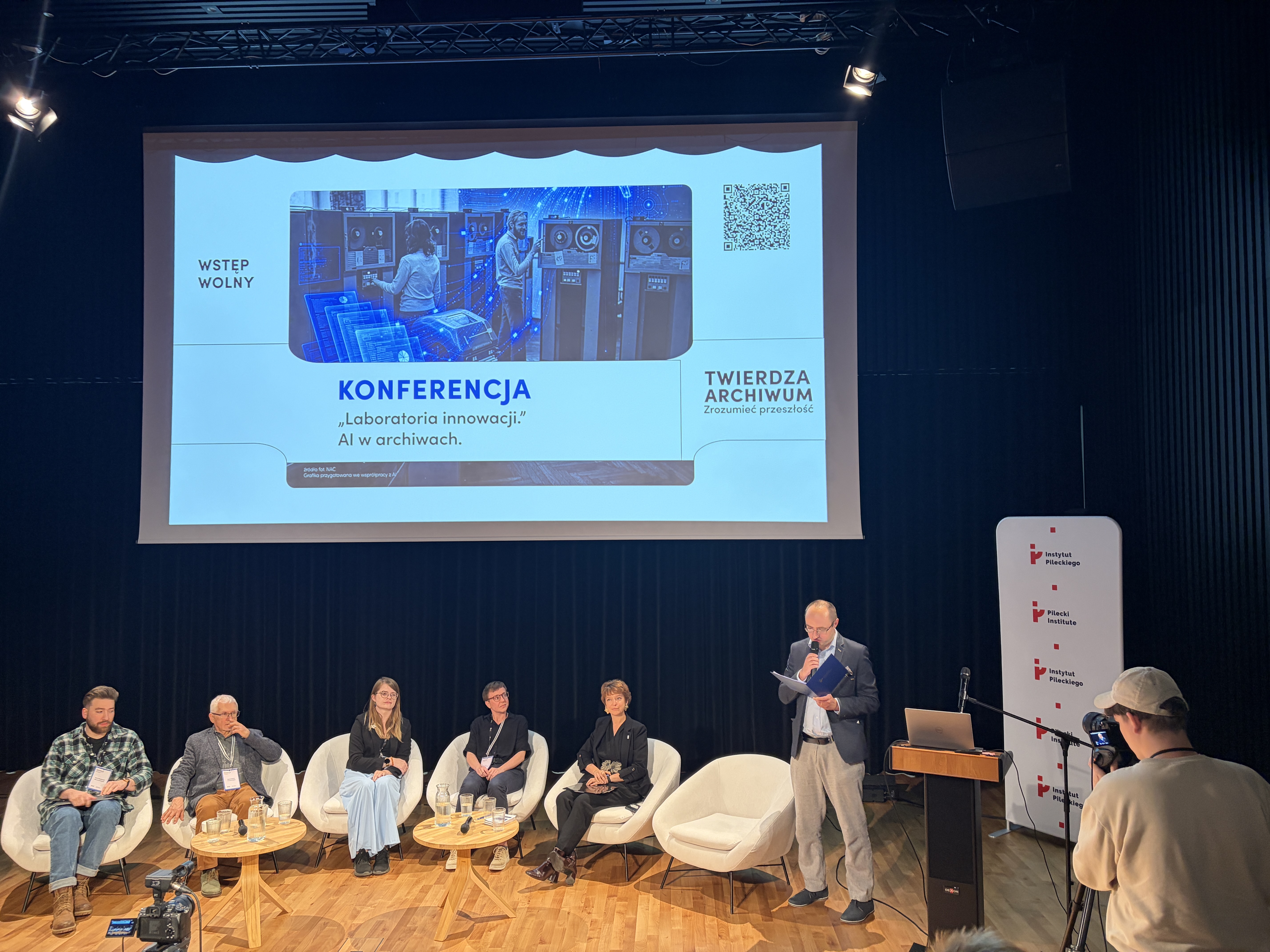 Wystąpienie Sages podczas konferencji
