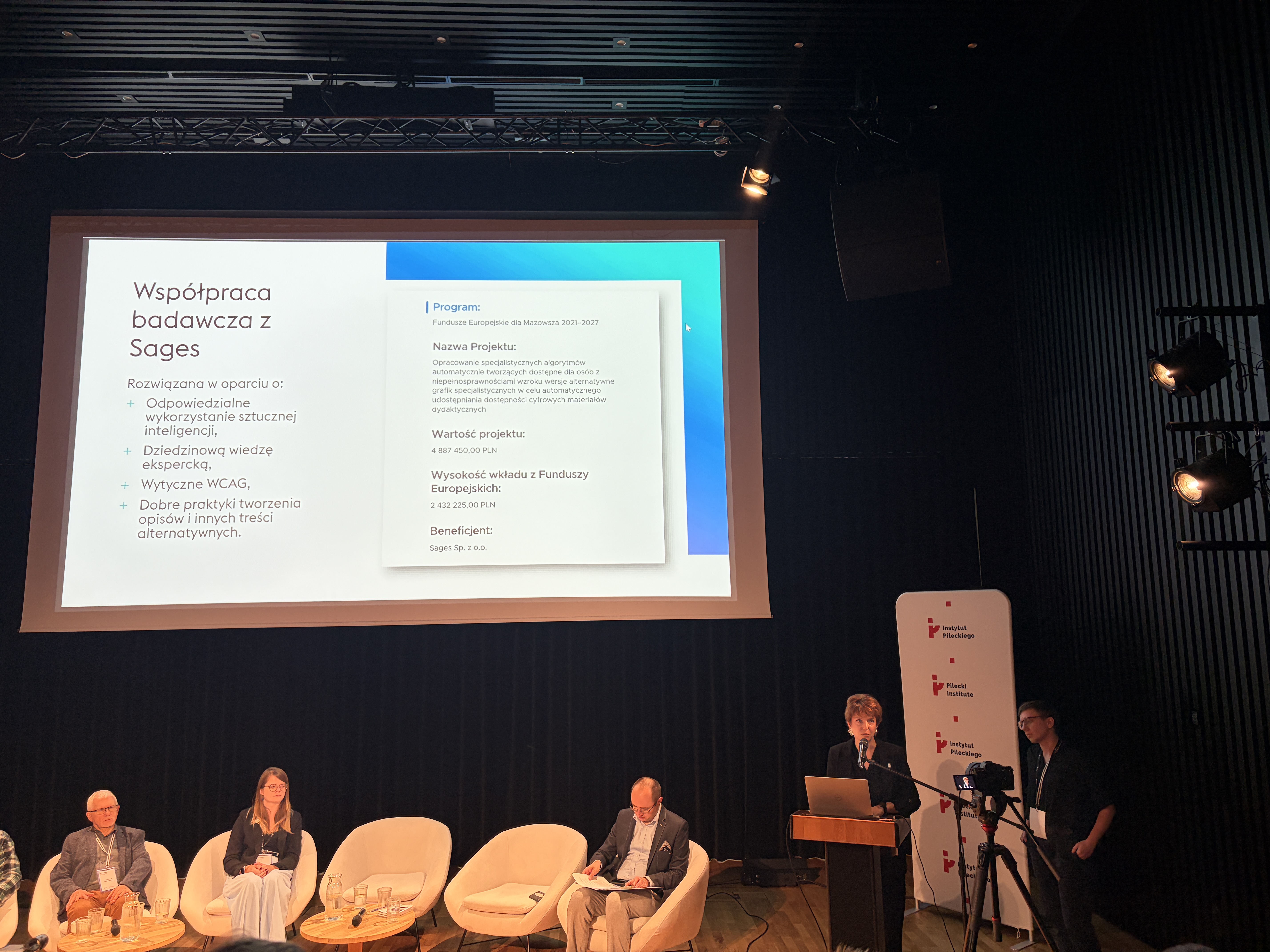 Wystąpienie Sages podczas konferencji