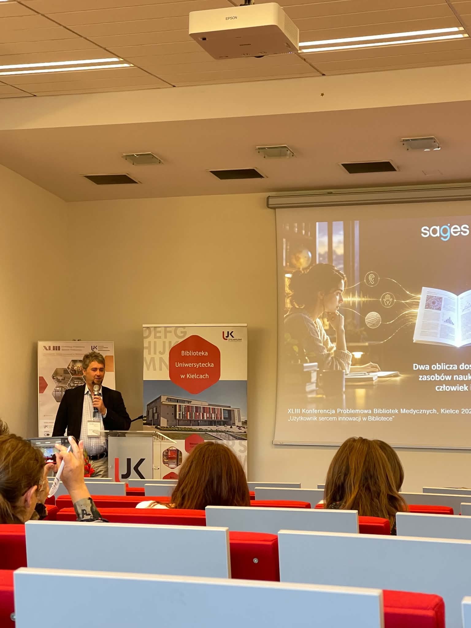 Wystąpienie Sages podczas konferencji w Kielcach